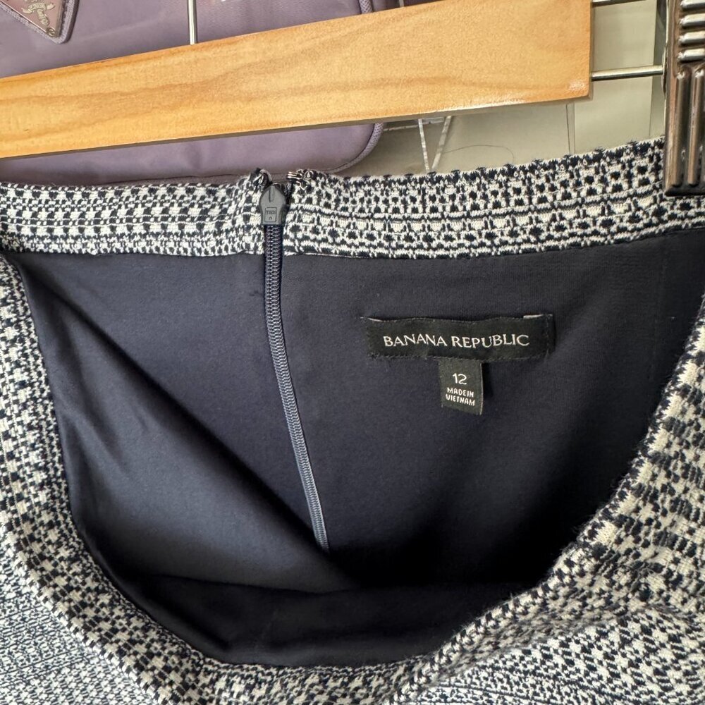 Banana Republic Flounce Hem Tweed Skirt - Size 12 - Picture 3 of 3